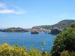 la_ravia_e_il_porto_visti_da_frontone.jpg